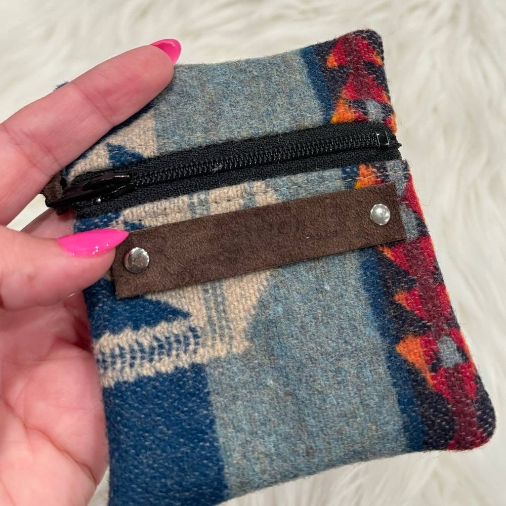 Carabiner Coin I.D. Case || Southwestern Wool Navy NWOT